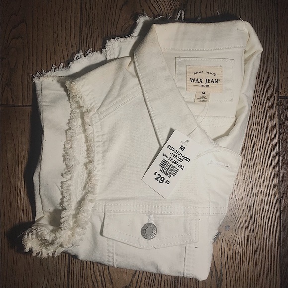 white denim vest from wax jeans! in the size medium. 💌 - Picture 2 of 3
